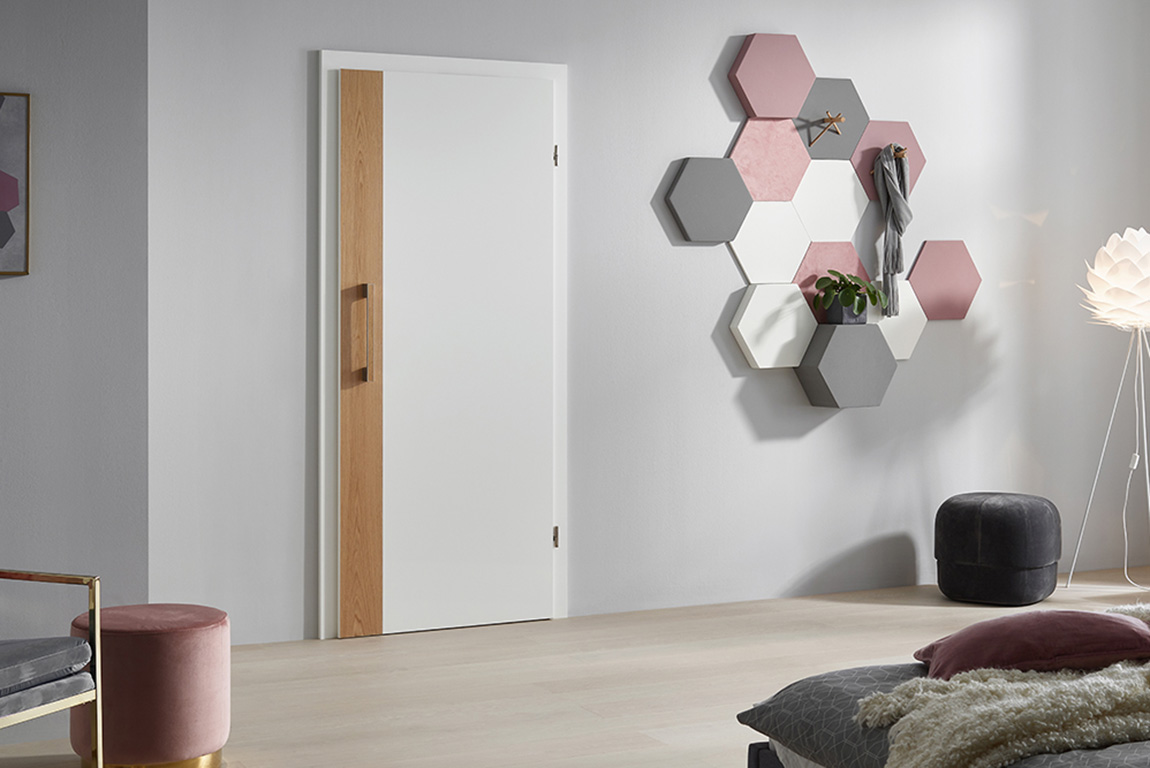 Eine schöne Verbindung von Holz und weiß gestrichenem Furnier macht die Tür zu etwas besonderem und ist ein schöner Blickfang in Ihren Wohnräumen. 