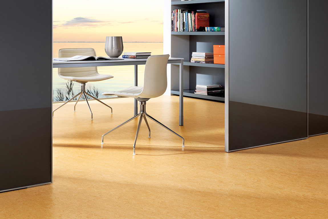Linoleum Boden ist der perfekte Boden für Arbeitszimmer.