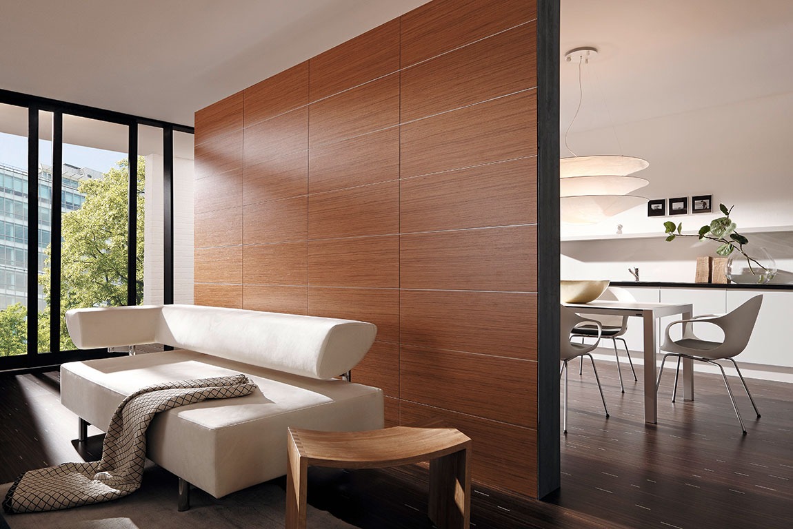 Mit Wandpaneelen in edler Holzoptik verleihen Sie Ihren Wohnräumen besondere Akzente.